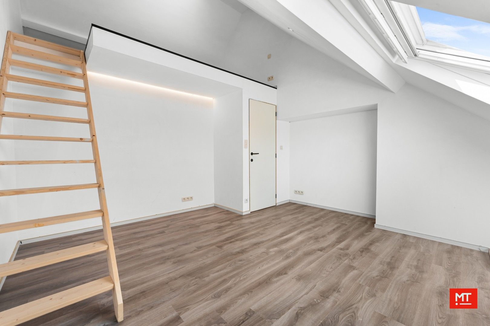 Instapklare, alleenstaande woning met 3/4 slaapkamers, tuin en garage in Zonnebeke foto 12