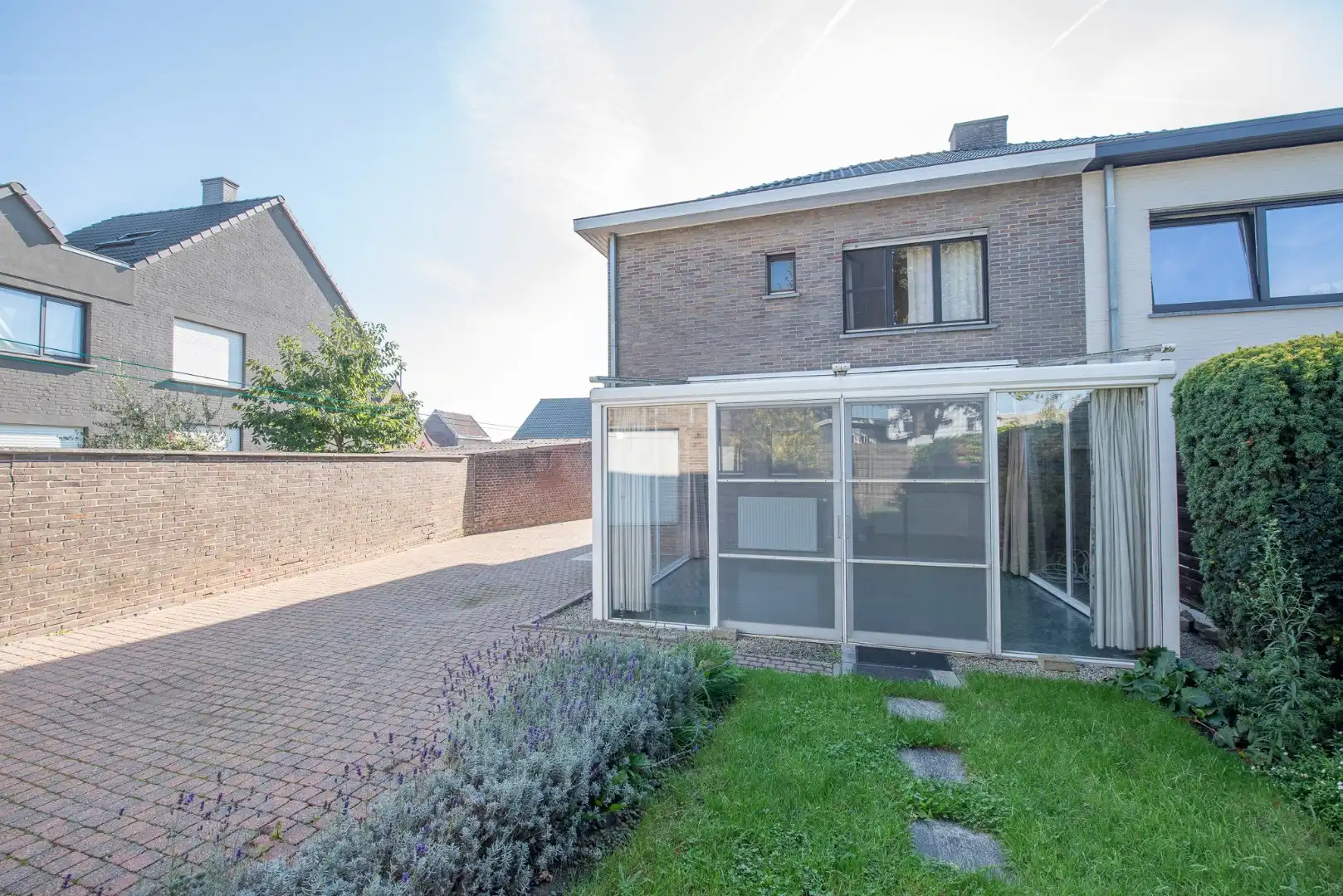 Praktische woning met 3 slaapkamers, garage, veranda en leuke tuin in centrum Wontergem foto 11