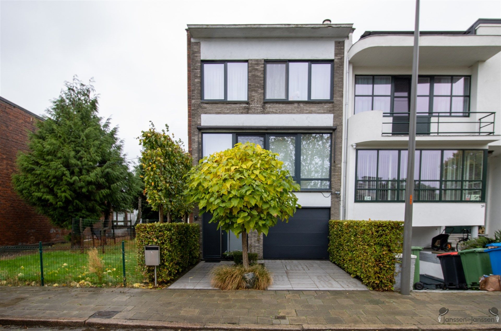 Gerenoveerde bel-étage met 3 slaapkamers op 165 m² foto {{pictureIndex}}