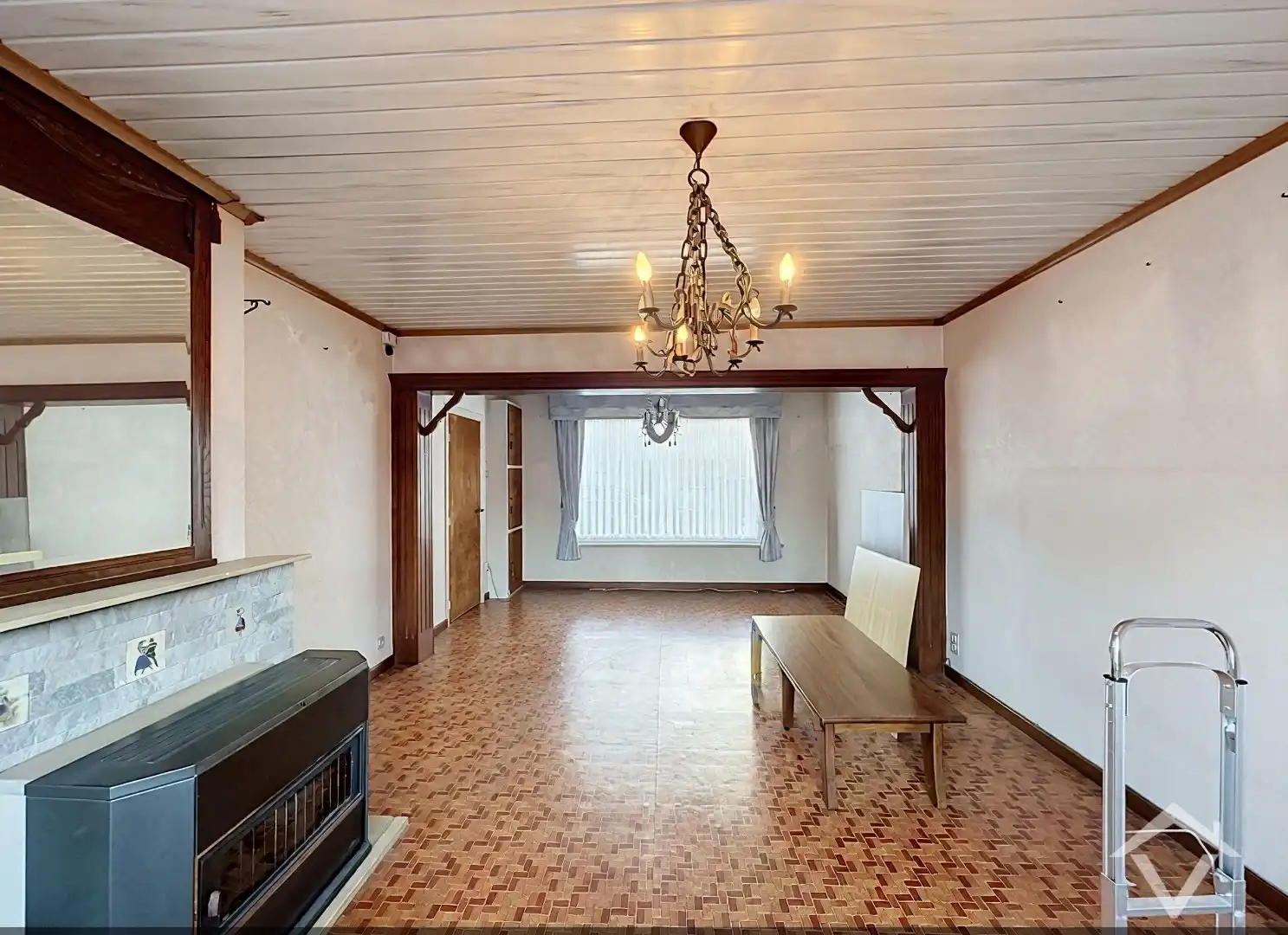 Licht op te frissen rijwoning met 3 slaapkamers, zolder en garage te Zedelgem foto 4