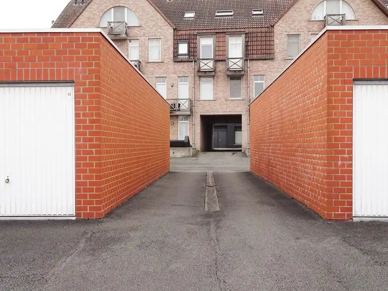 Garage in centrum Anzegem TE KOOP! foto 3