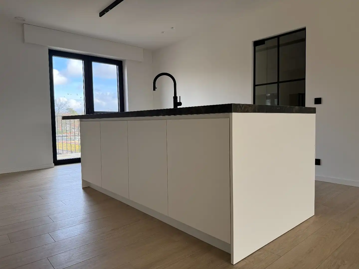 Exclusief penthouse met terrassen, carport en garage foto 10