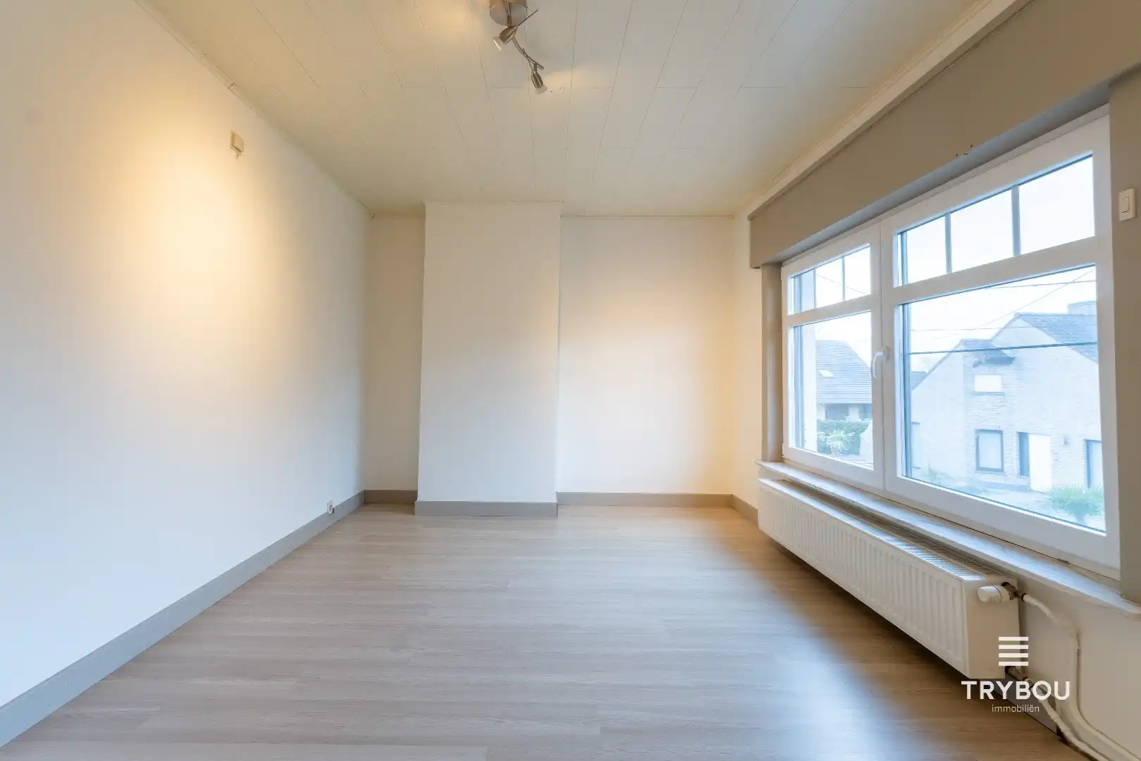 Open bebouwing met een uitzonderlijk ruim perceel in Houthulst! foto 12