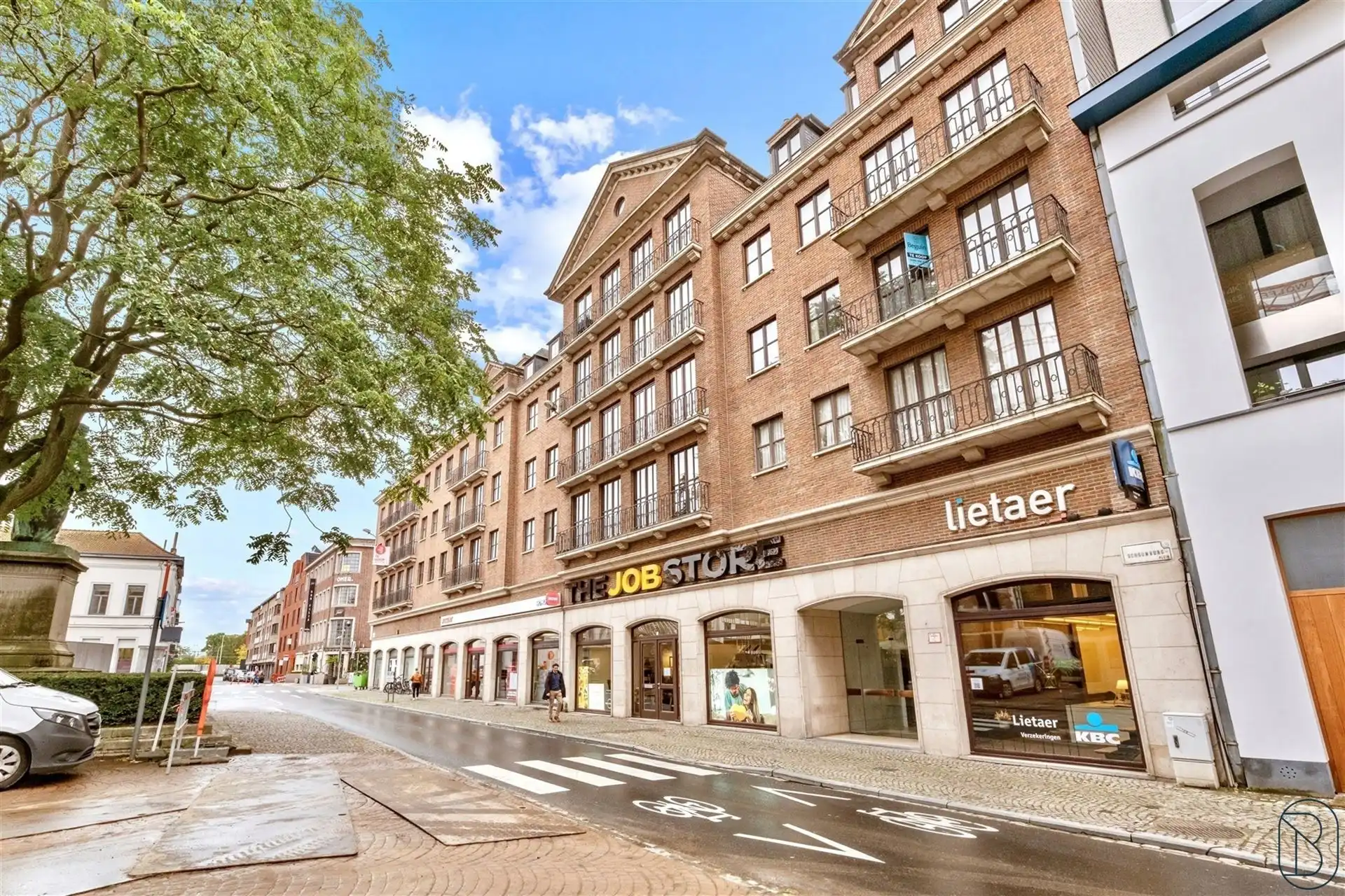FANTASTISCH GELEGEN ruim appartement met 2 SLK & 2 TERRASSEN foto 2