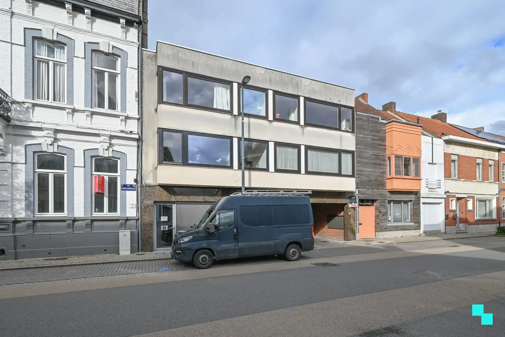 Verrassend ruim en compleet gerenoveerd appartement in hartje Izegem foto 28