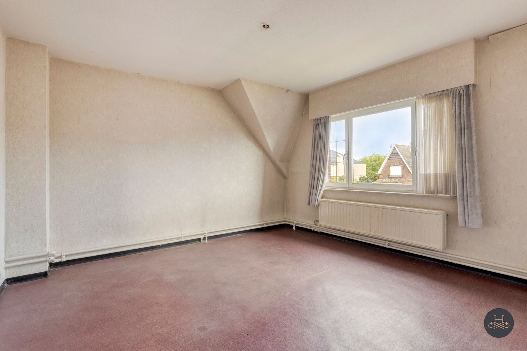 Renovatiewoning met grote garage foto 19