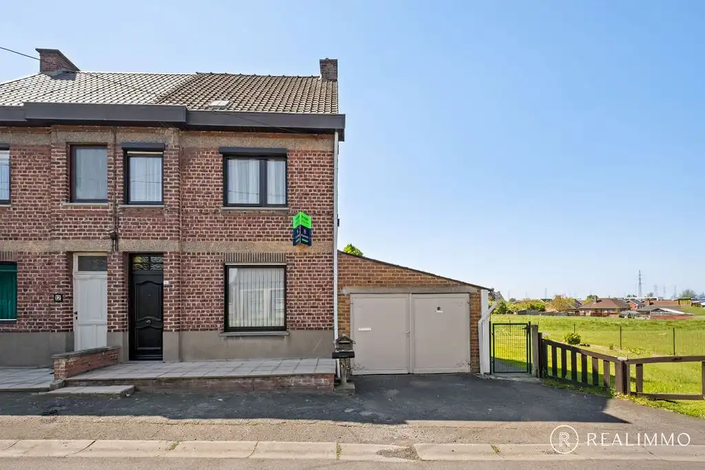 Renovatieproject met uitbreidingsmogelijkheden in rustige straat foto 4