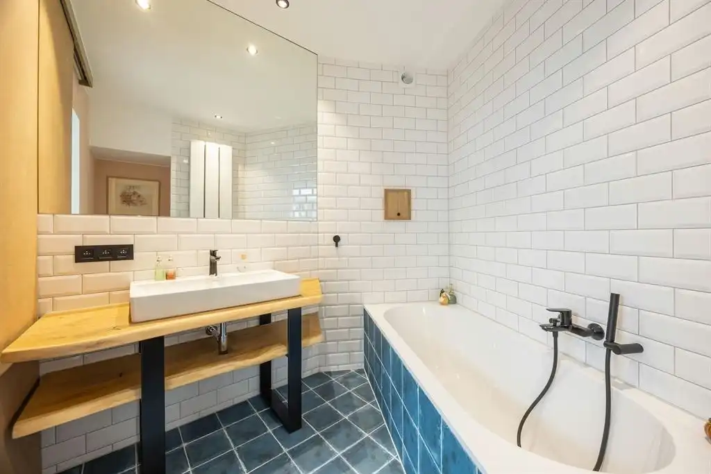 Unieke woning met eclectische gevels en dakterras foto 19