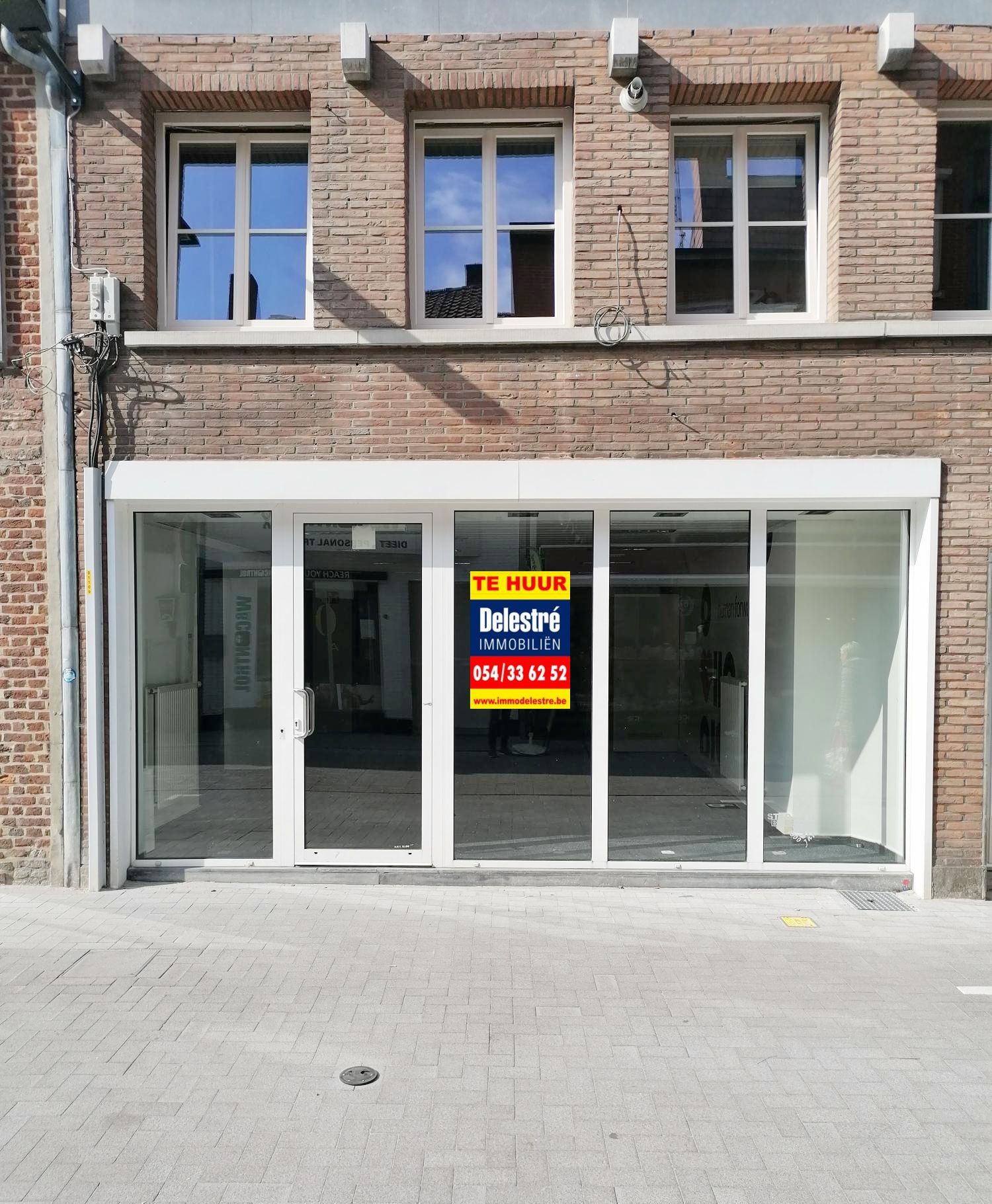 MODERN COMMERCIEEL GELIJKVLOERS  foto {{pictureIndex}}