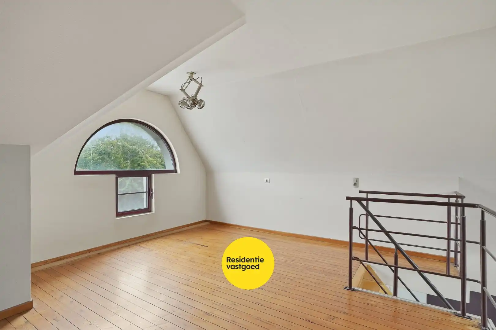 Lichtrijke woning met renovatiepotentieel te Assebroek foto 6