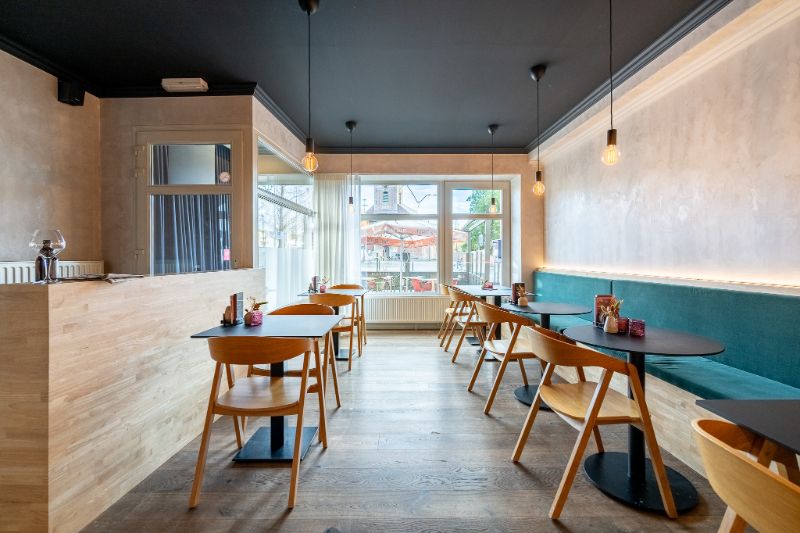 Commercieel handelspand met bovenliggende woonst op de Markt van Ingelmunster foto 5