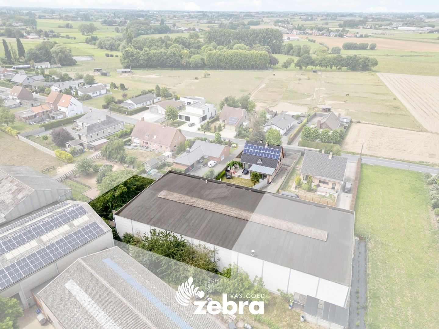 Ruime loods van ± 600 m² met instapklare woning te Oostrozebeke! foto 30