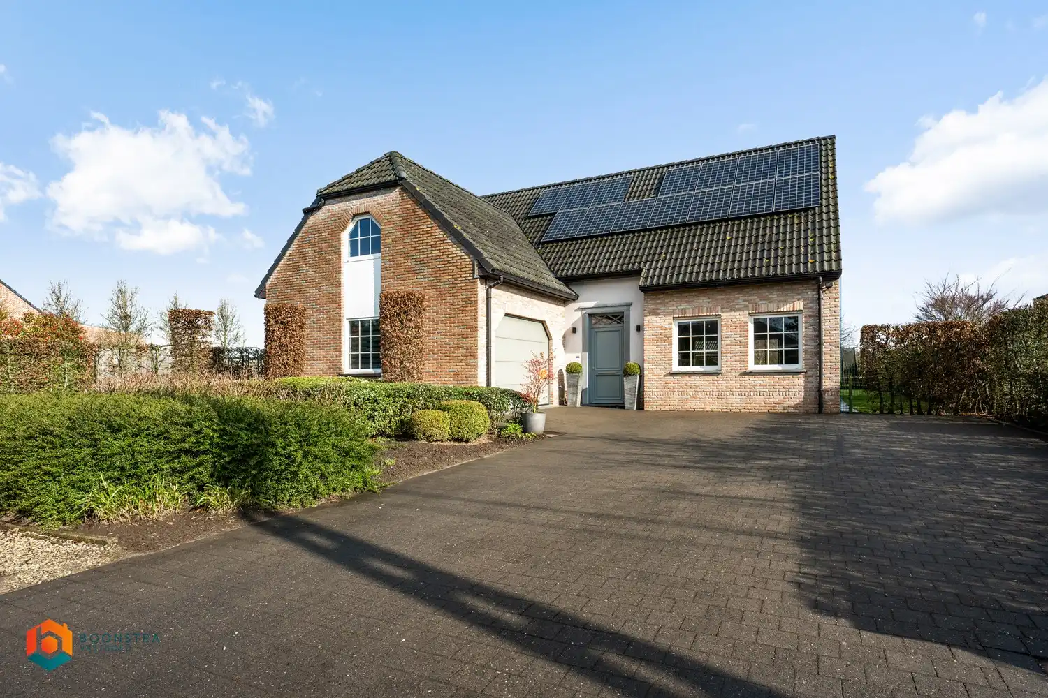 Prachtig onderhouden villa met 4 slpkrs op uitstekende locatie te Sint-Katelijne-Waver foto {{pictureIndex}}