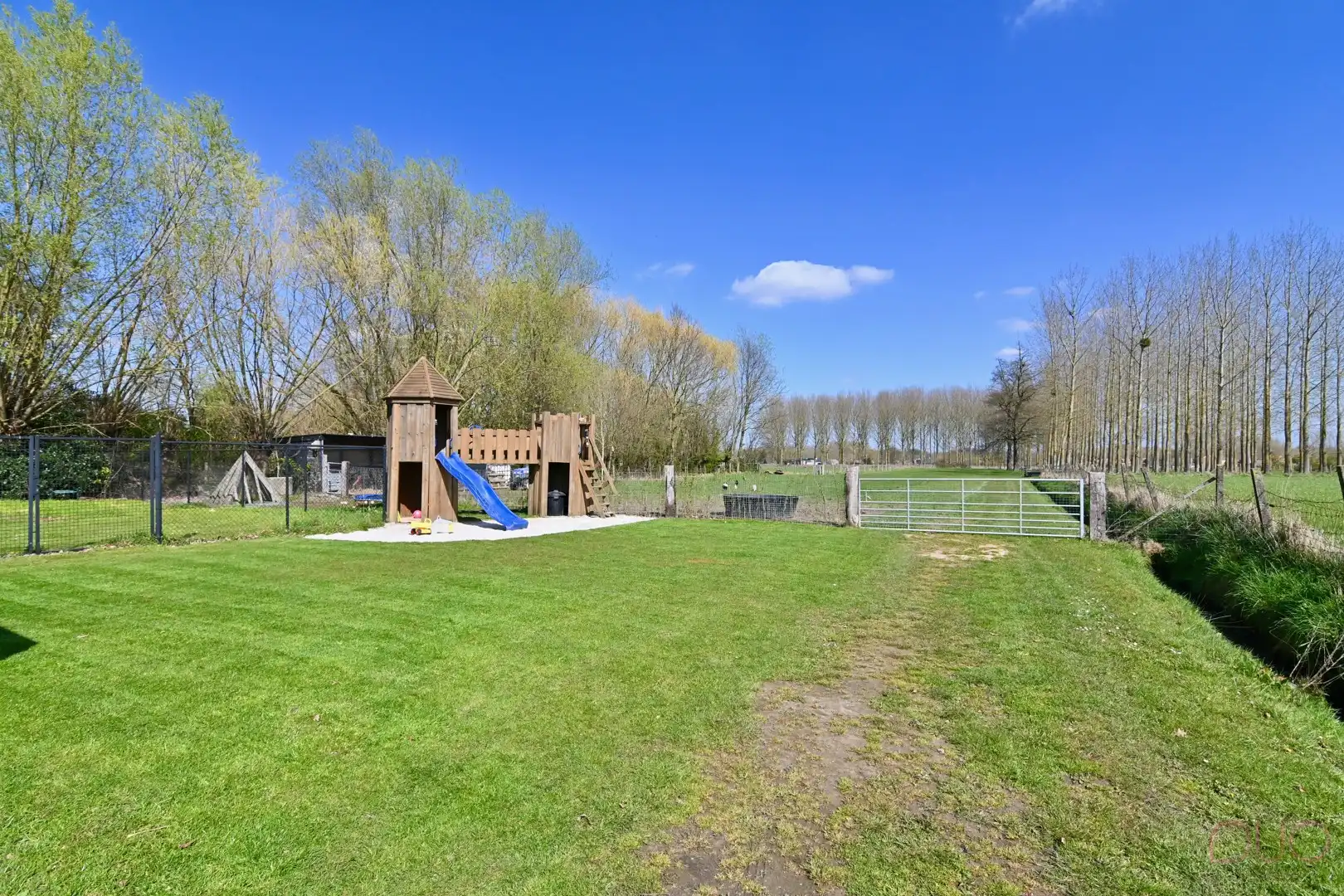 Gerenoveerd halfopen bebouwing op een prachtig perceel van 1h39a60ca inclusief weilanden foto 5