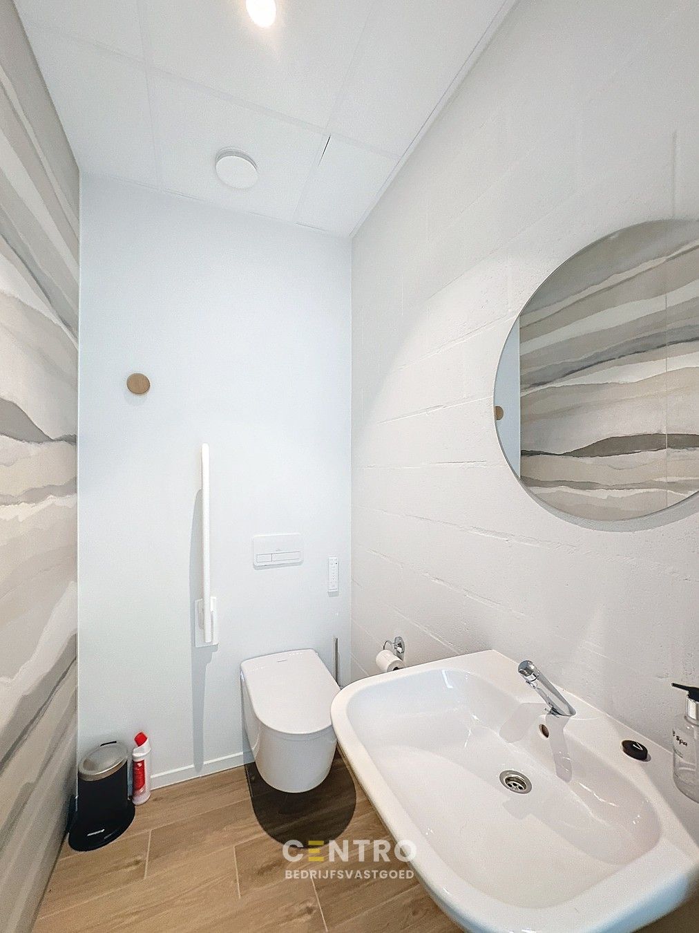 Splinternieuwe (° 2023) PLUG & PLAY kantoorruimte (20m²) met alle randaccommodatie te Oostende (naast de afrit "Zandvoorde". foto 13