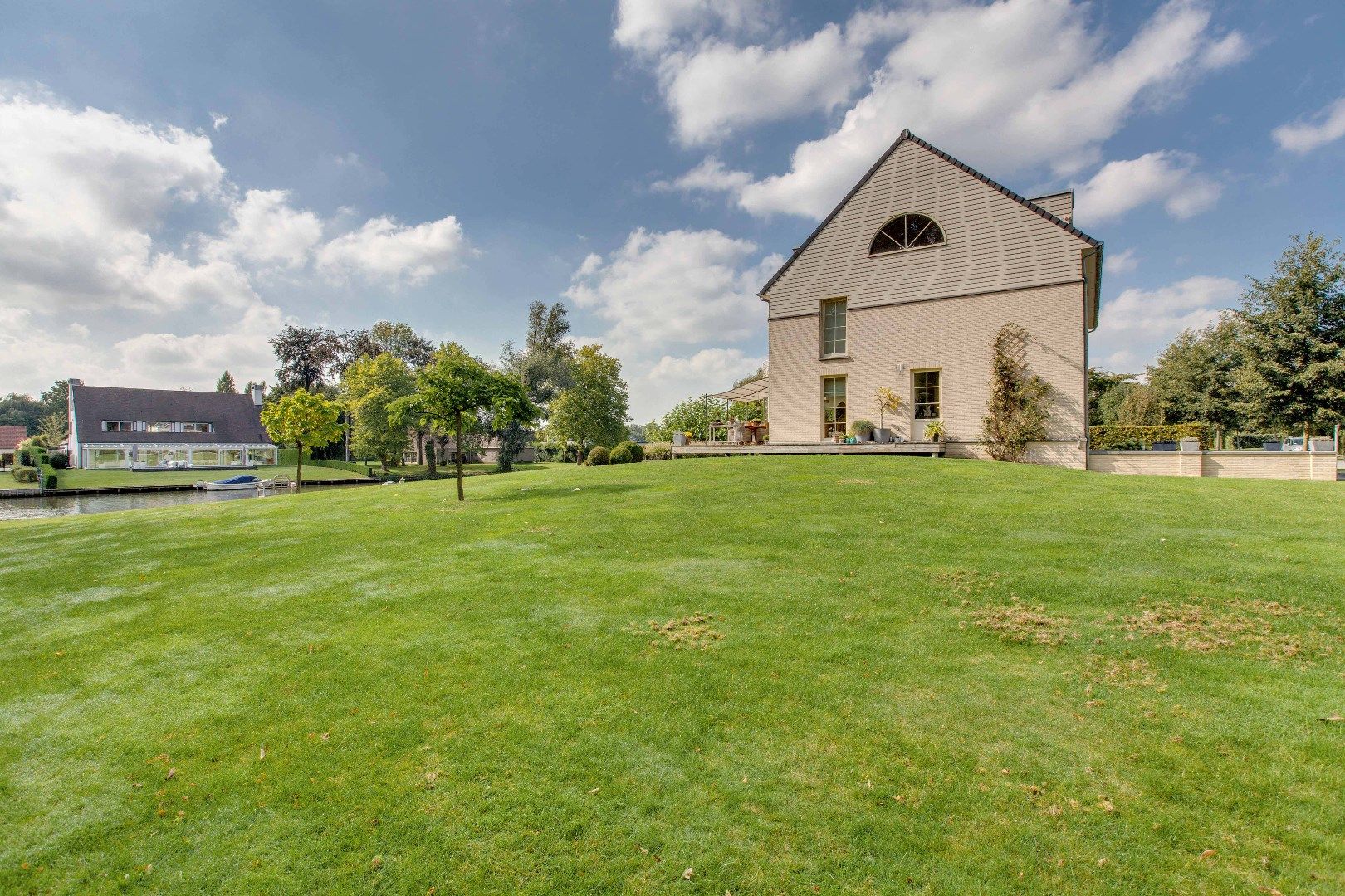 Riante villa aan de Leie  met extra bouwgrond op een  perceel van  2640m²  foto 3