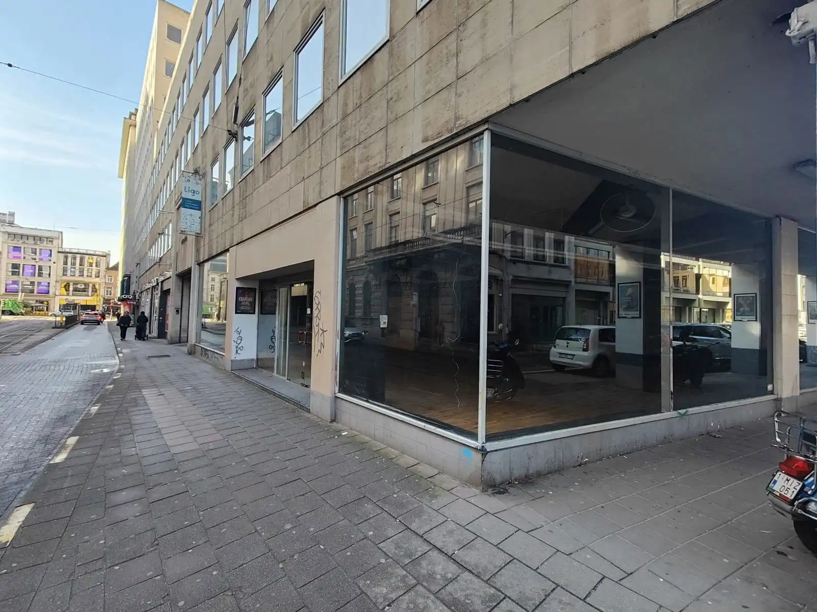 Ruime commerciële pop-upruimte te huur in Antwerpen foto {{pictureIndex}}