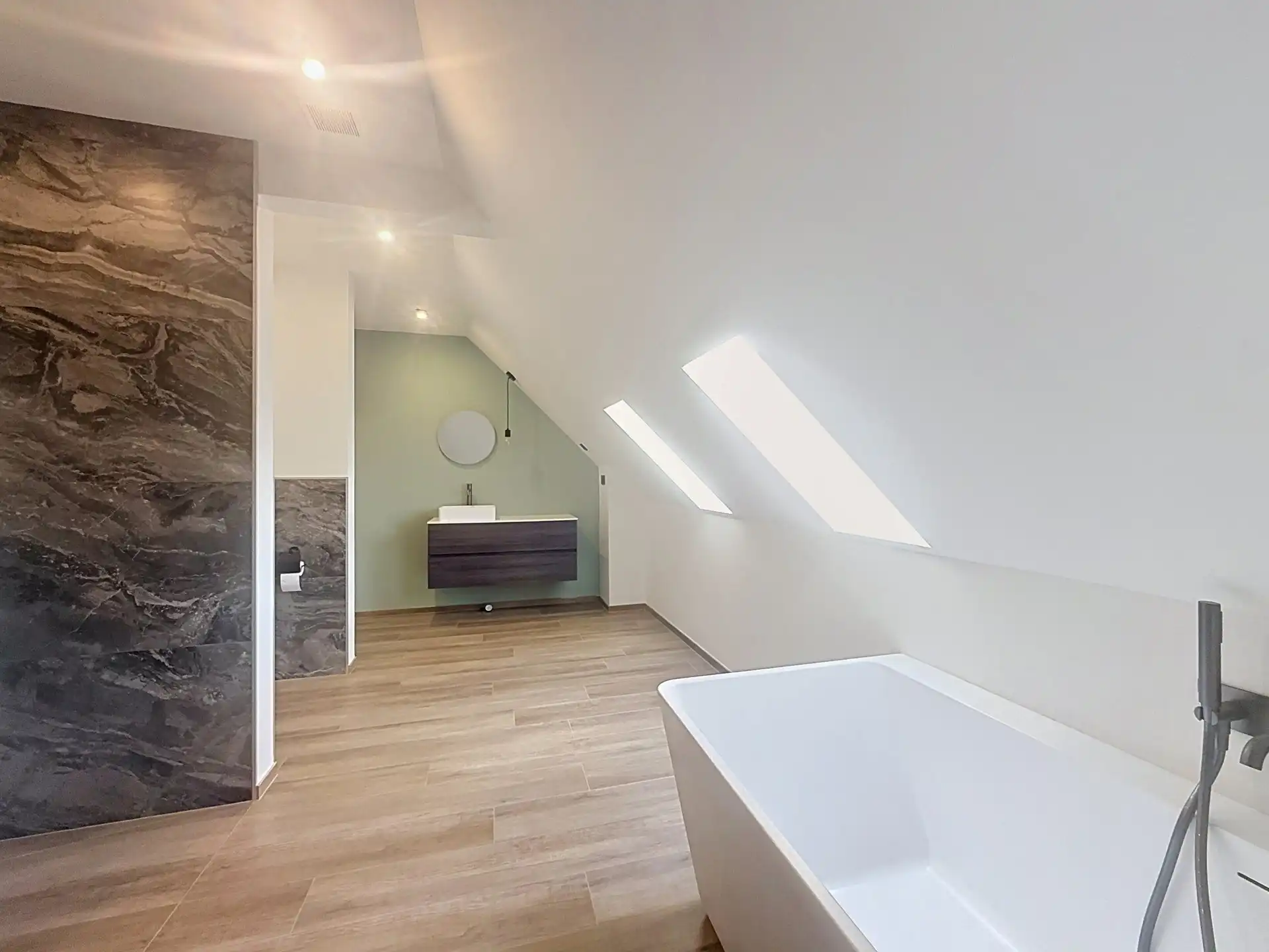Luxueuze villa met 5 slaapkamers en ruime tuin! foto 16