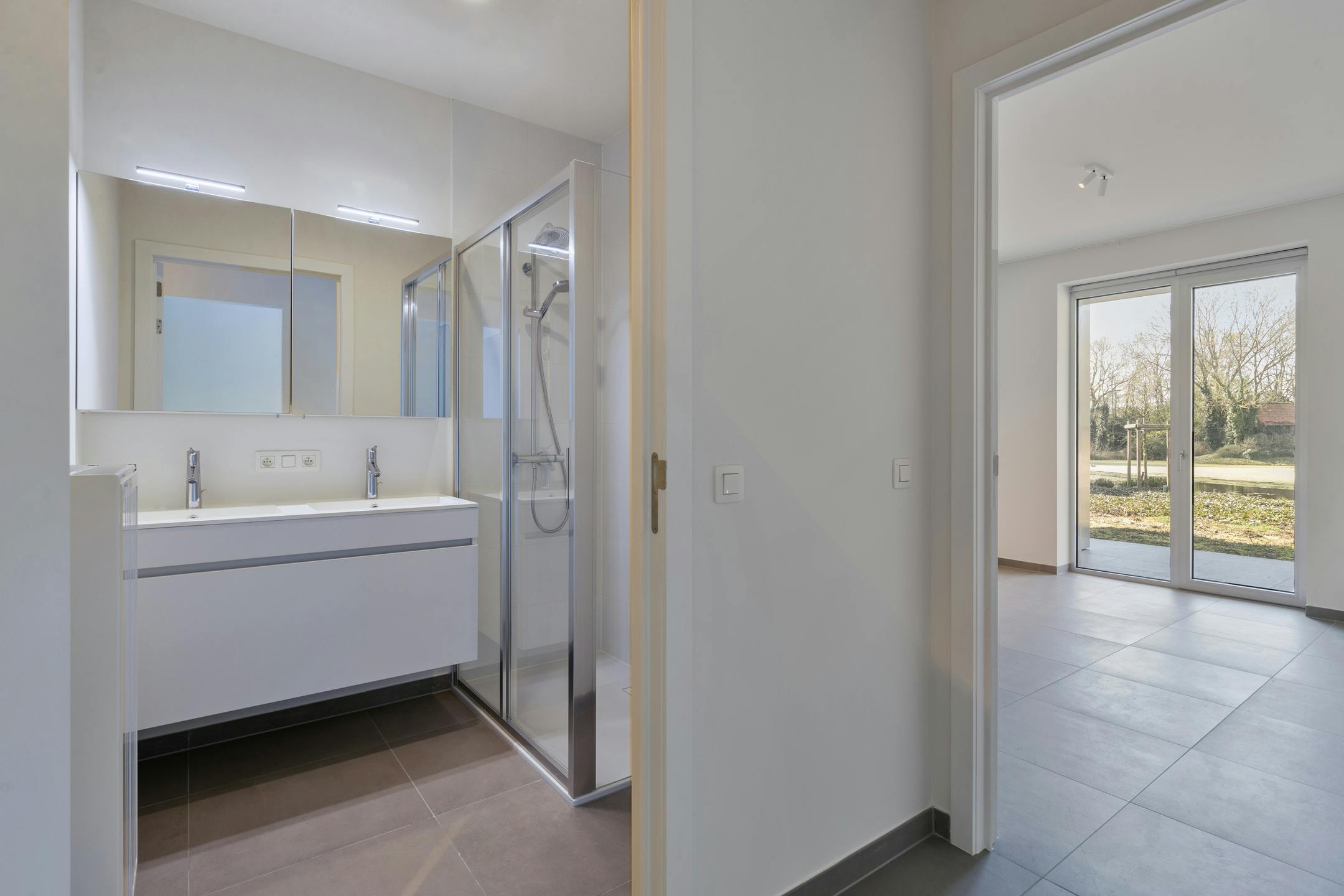 Instapklaar appartement te Roeselare onder registratierechten! foto 12