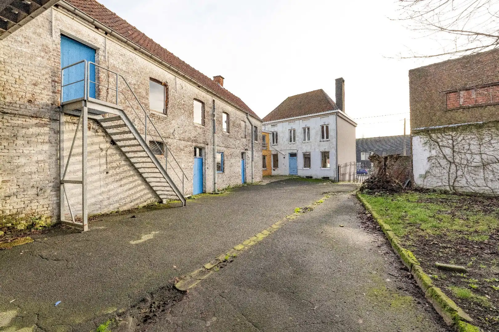 STATIGE HERENWONING MET LOODS 350 m² foto 30