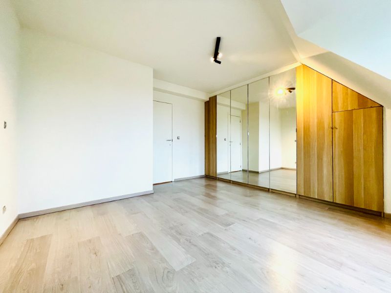 Ruim instapklaar duplex-appartement met autostandplaats foto 11