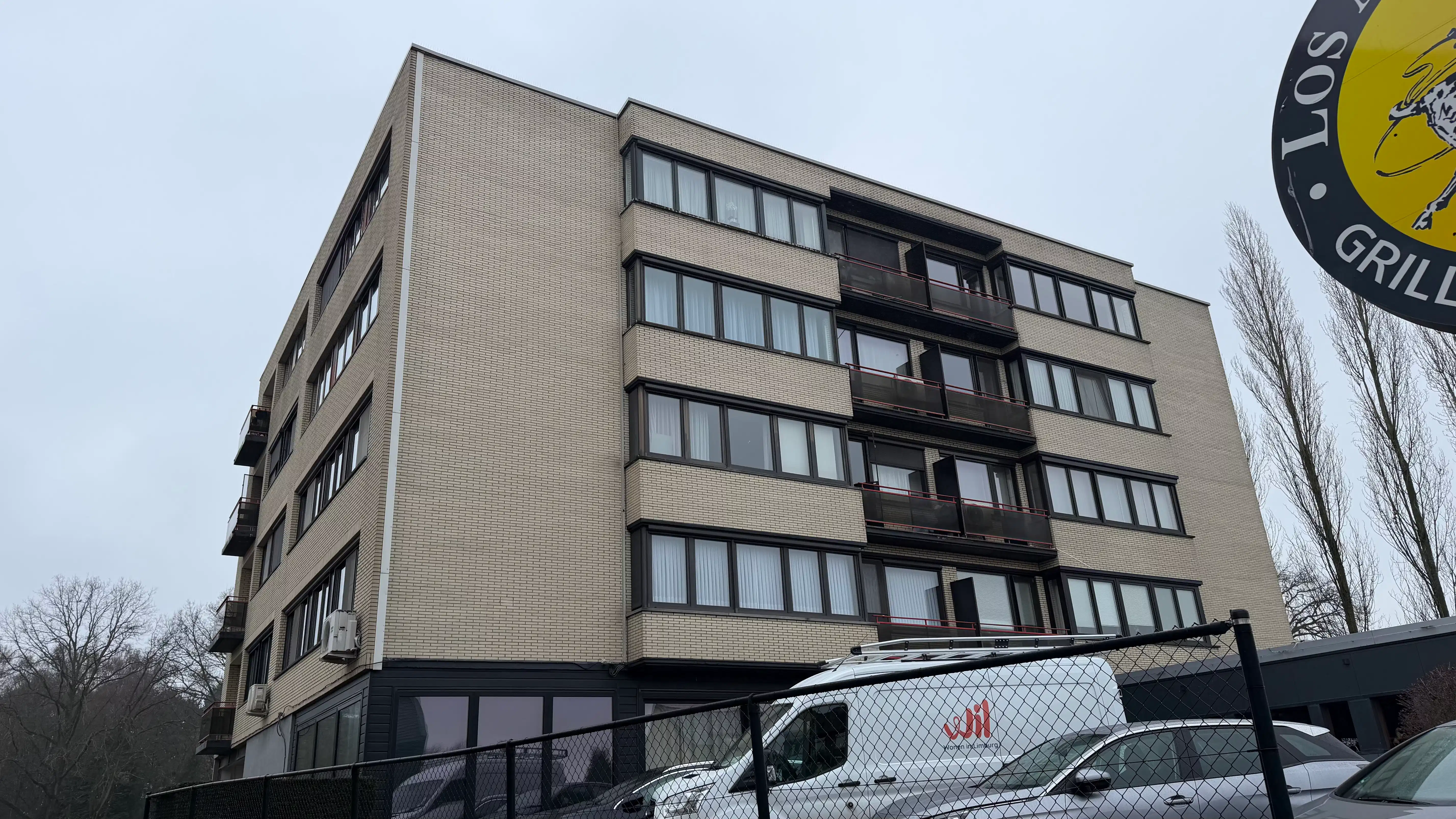 GERENOVEERD APP. MET 3 SLPKS TE KOOP - LANAKEN foto {{pictureIndex}}