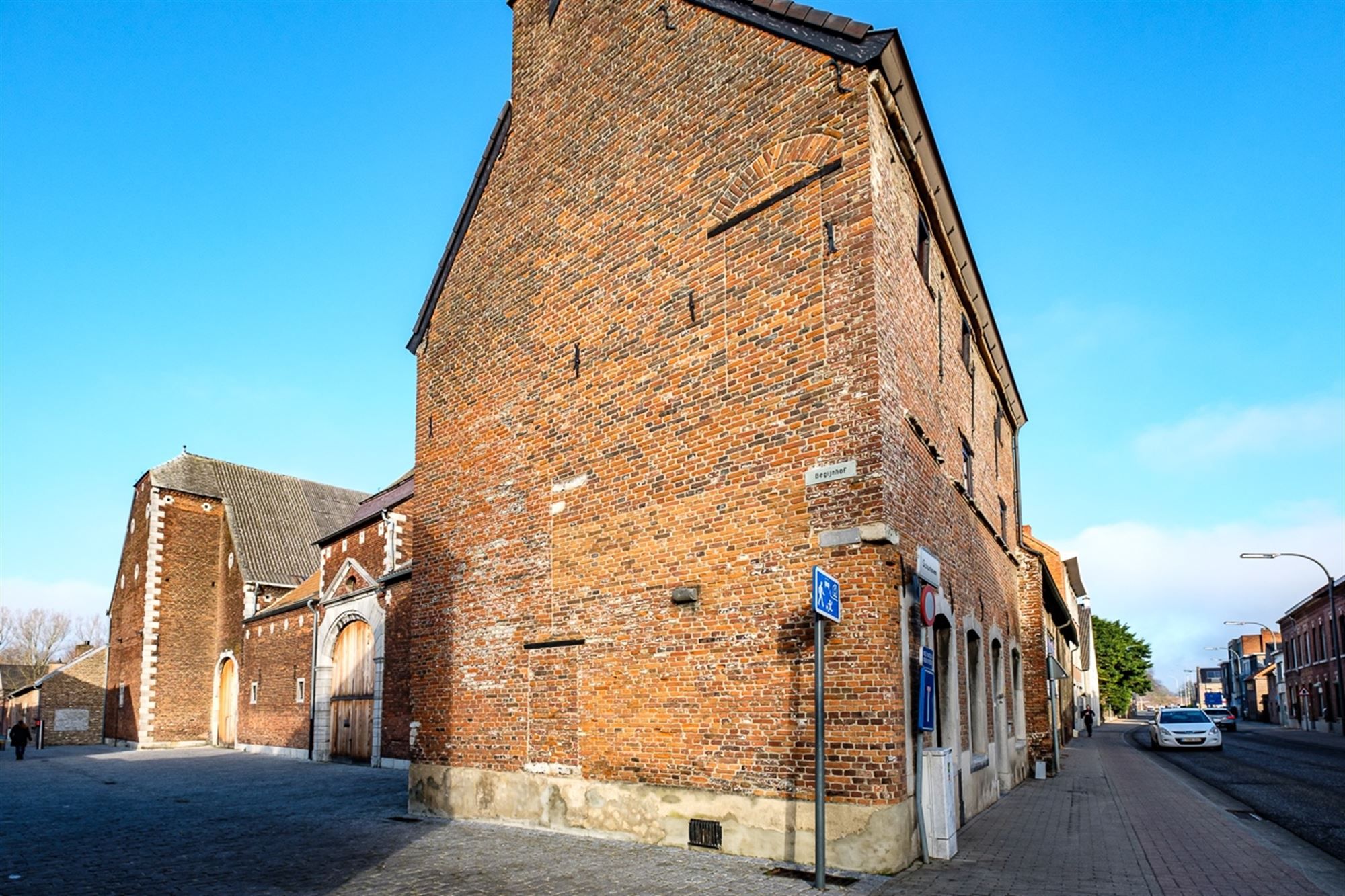 PRACHTIGE GERENOVEERDE HOEVE MET 2 WOONGELEGENHEDEN OP TOPLOCATIE foto 2