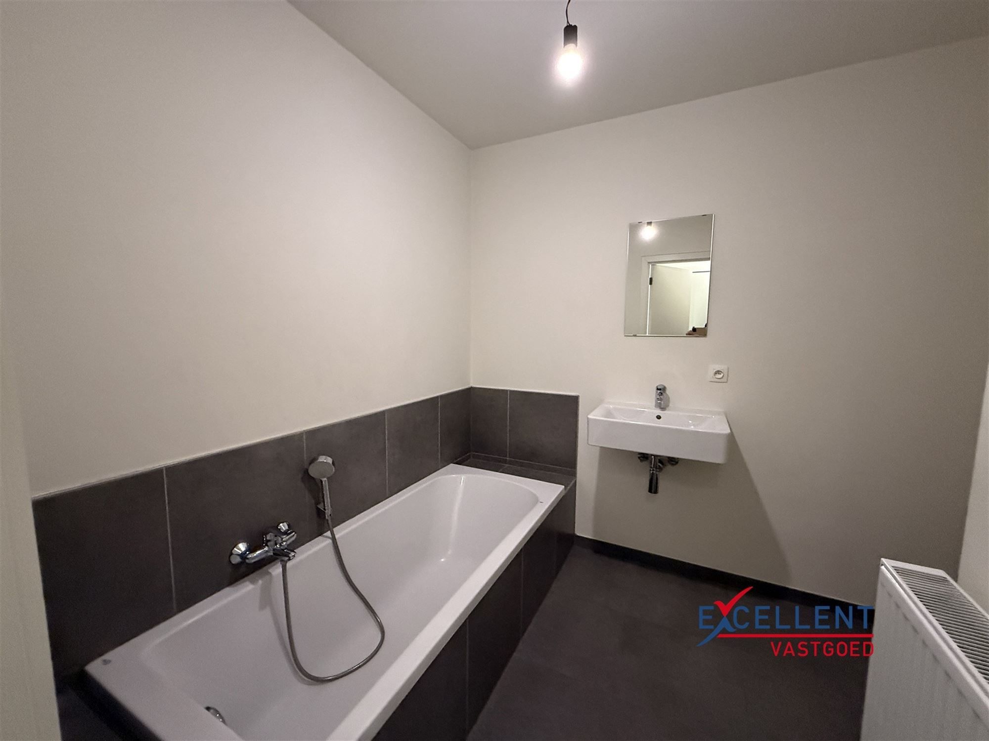 Recente nieuwbouwwoning met tuin te huur in Heule foto 8