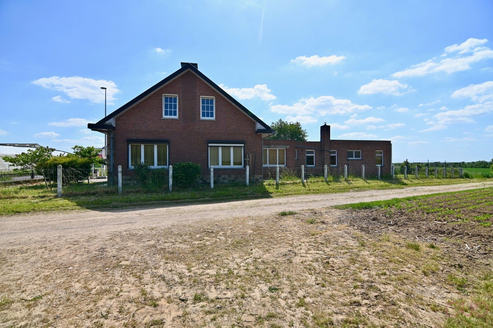 Knappe vrijstaande woning nabij het stadscentrum van Sint-Truiden met idyllische uitzicht en grote garage foto 26