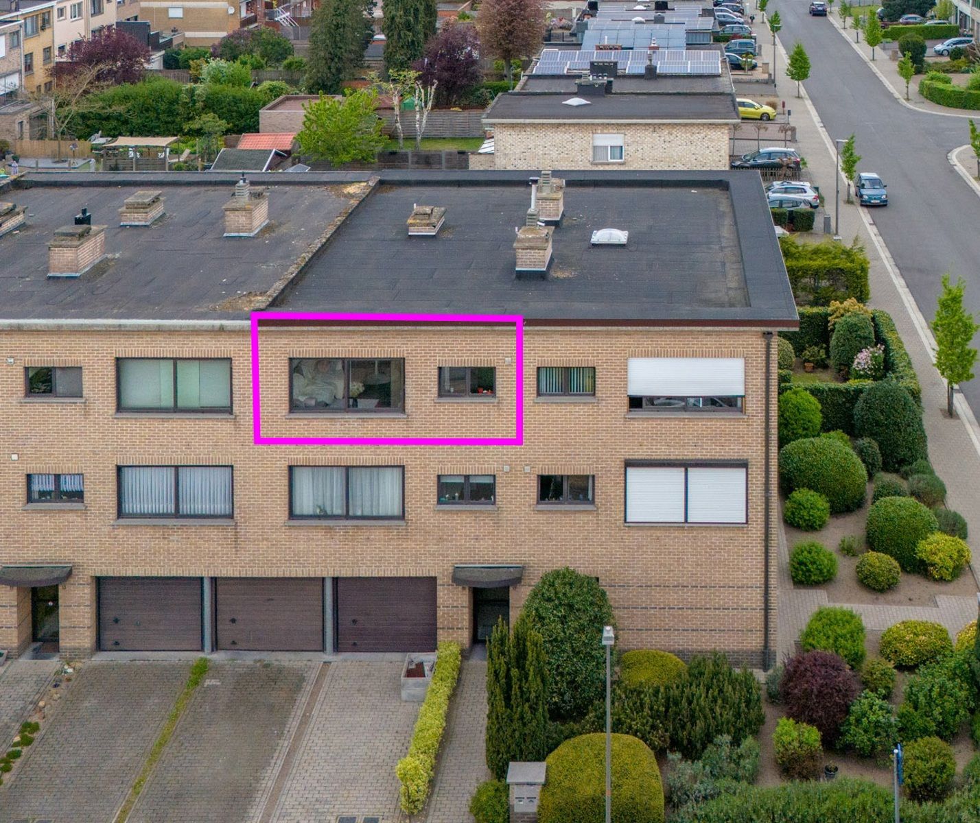 Verzorgd appartement op de 2e verdieping, met terras en garage! foto {{pictureIndex}}