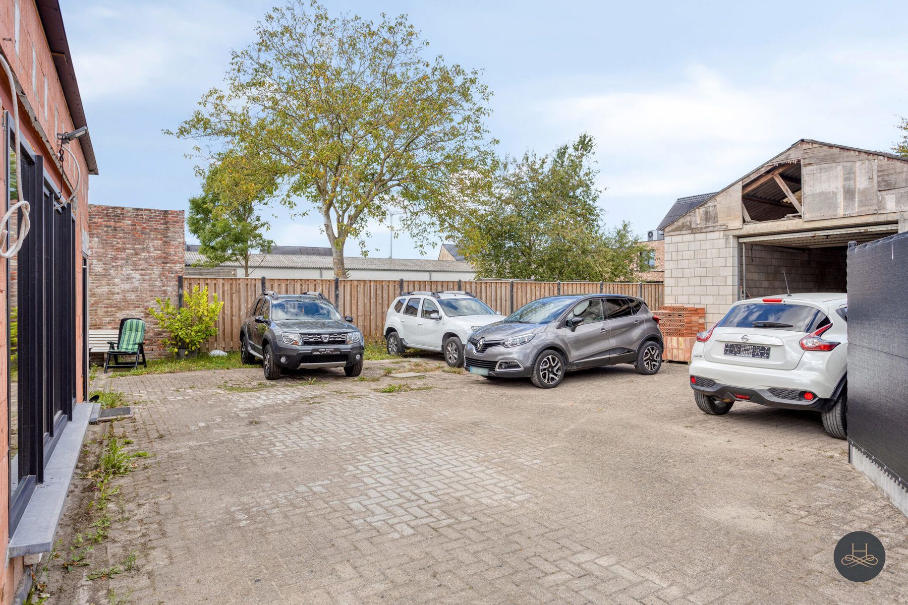 Ruime halfopen bebouwing met 5 à 6 slaapkamers en parkings foto 41