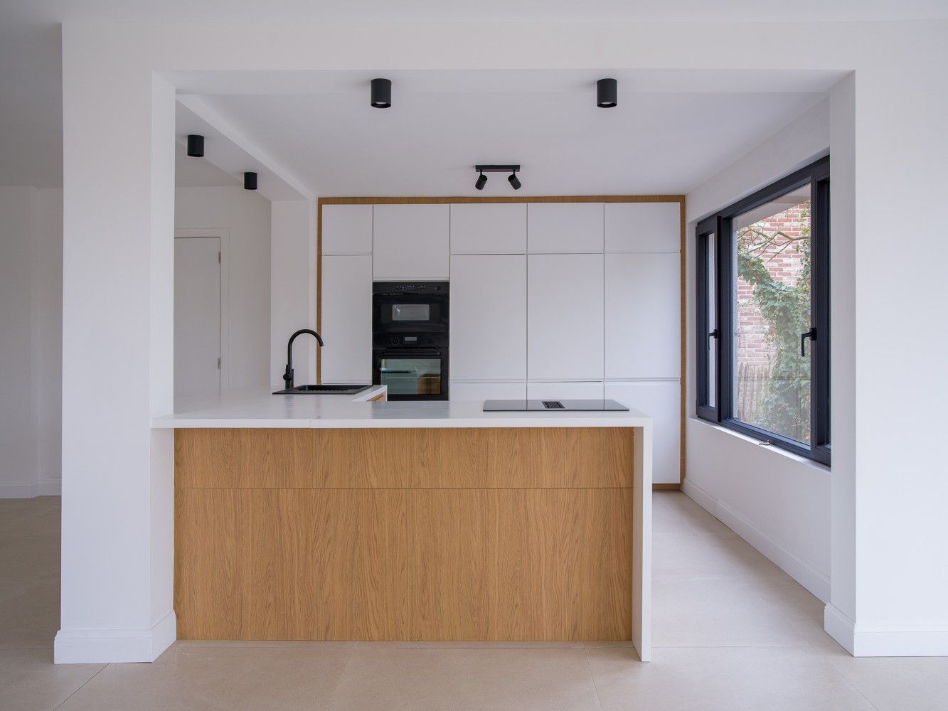 Prachtig gerenoveerde woning met 3 slpk. en tuin foto 11