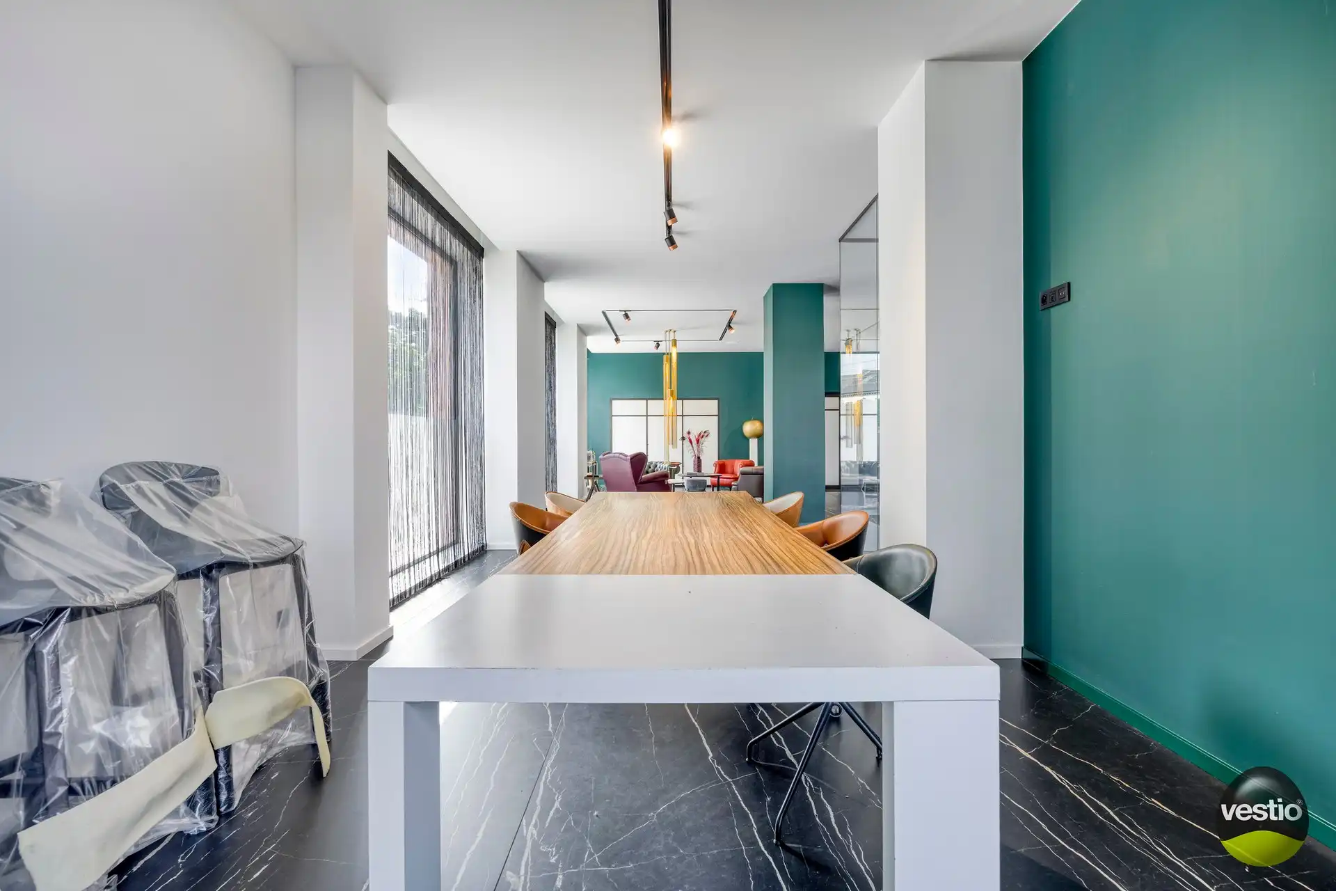 Luxueuze gelijkvloerse kantoorruimte van ca. 328 m² met parking. foto 5