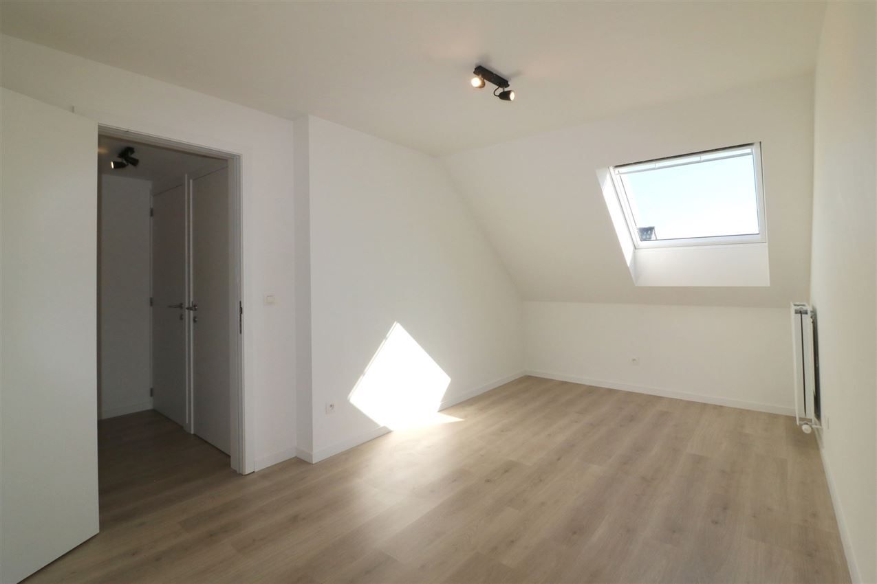 Appartement met 2 slpk., groot terras en autostaanplaats foto 15