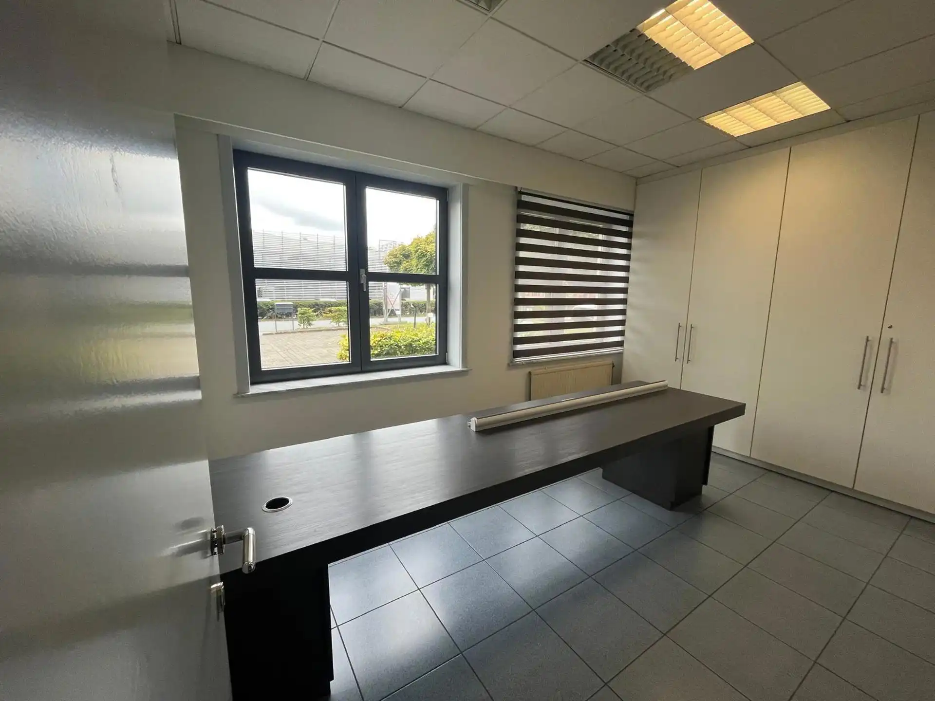 Kontich: magazijn 620m² met kantoor en buiten stockage foto 6