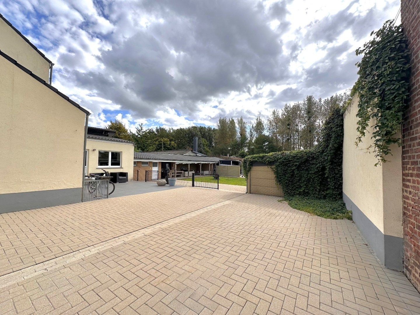 Rustig gelegen gezinswoning met 5 slaapkamers en ruime tuin te Tongeren foto 19