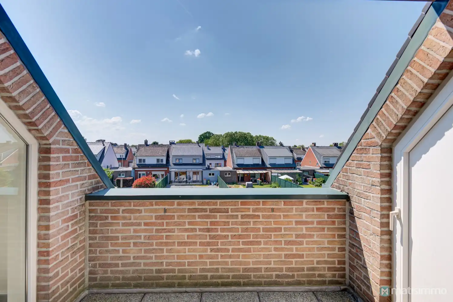 INSTAPKLAAR DUPLEX-APPARTEMENT MET 2 SLAAPKAMERS EN GARAGE NABIJ HET CENTRUM VAN BILZEN foto 8