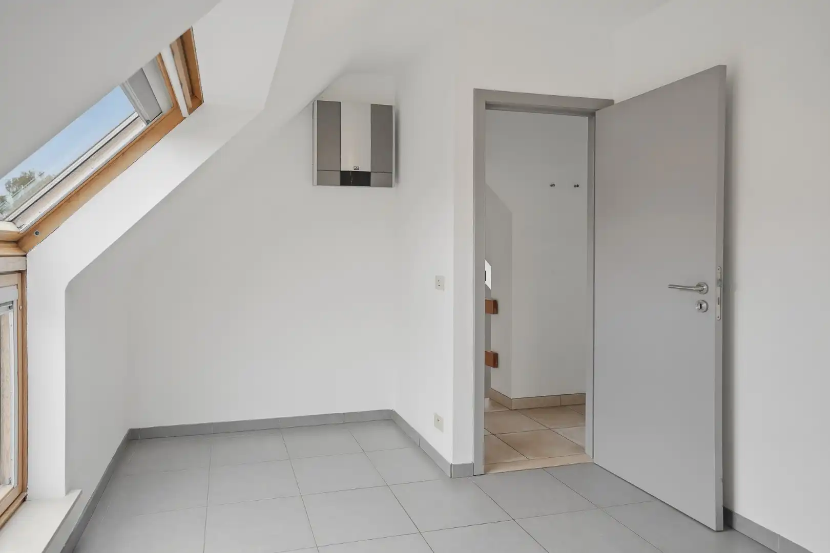 Instapklare rijwoning met garage op toplocatie in hartje Sint-Michiels foto 7