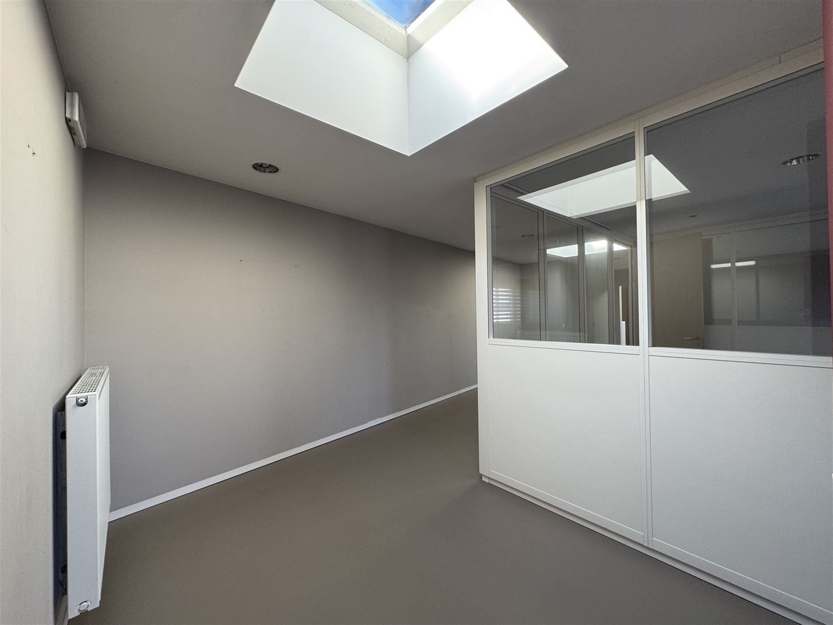 Woning met kantoren en magazijn van 1500m² foto 24