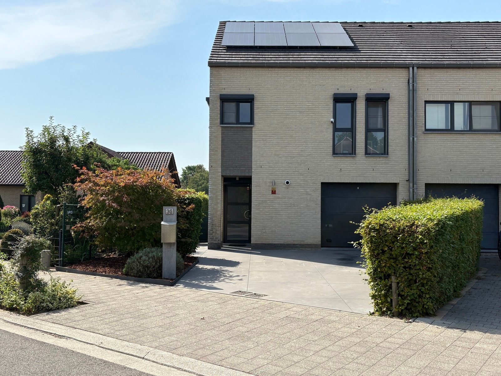 Verzorgde woning met 4 slaapkamers foto 2