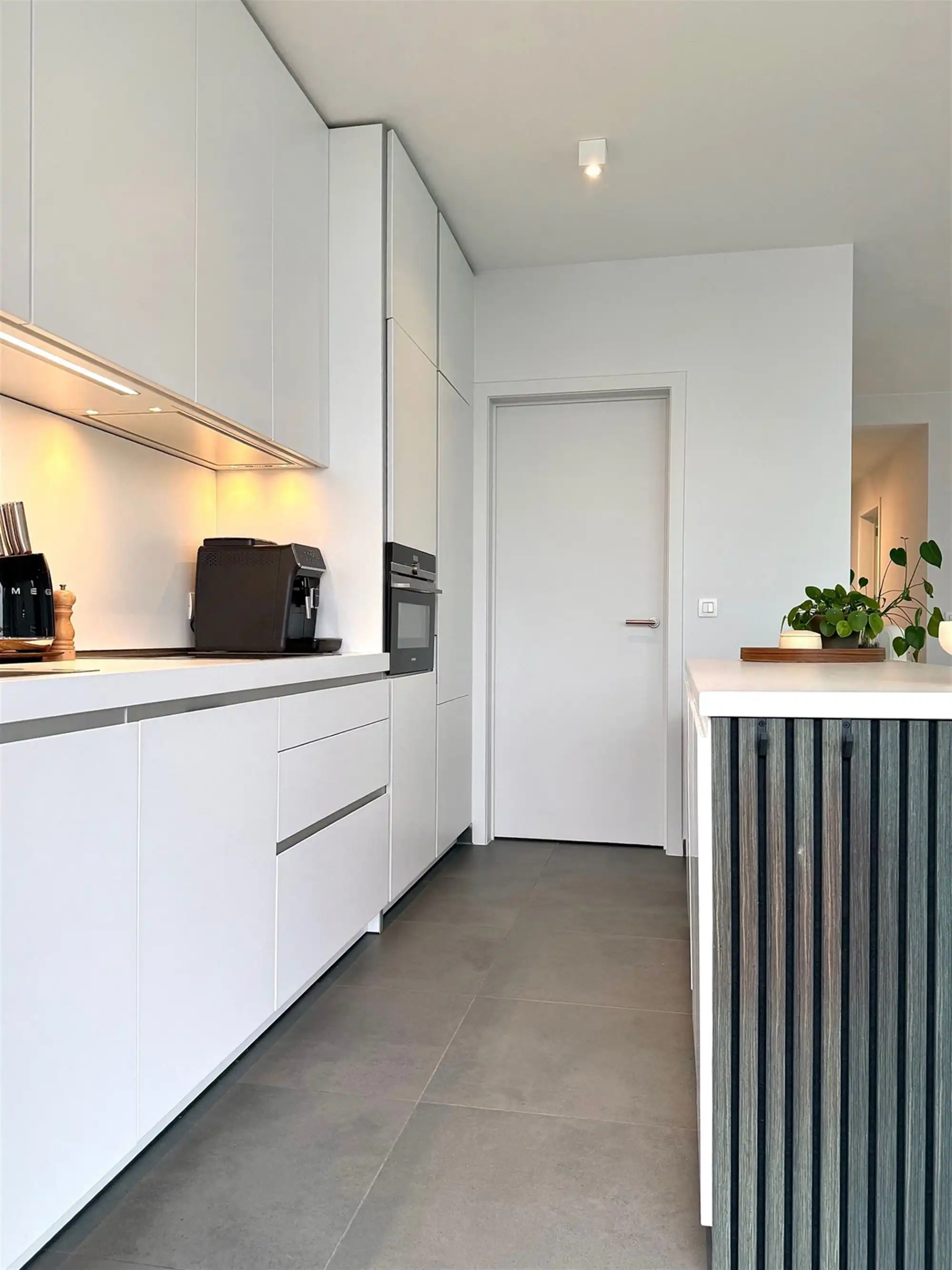 Instapklaar APPARTEMENT (1ste verdieping) met 2 slaapkamers, ruime terrassen (2), garage  & autostaanplaats  foto 10