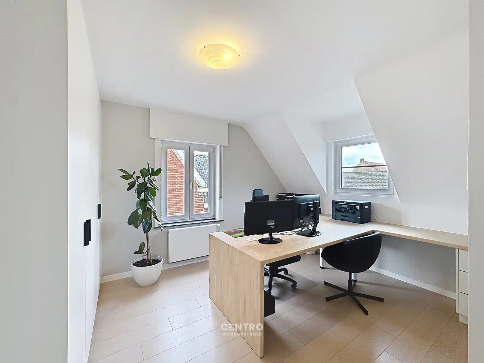 GERENOVEERDE VILLA  met 5 slpks, opslagruimte en ZUIDgerichte tuin! foto 21