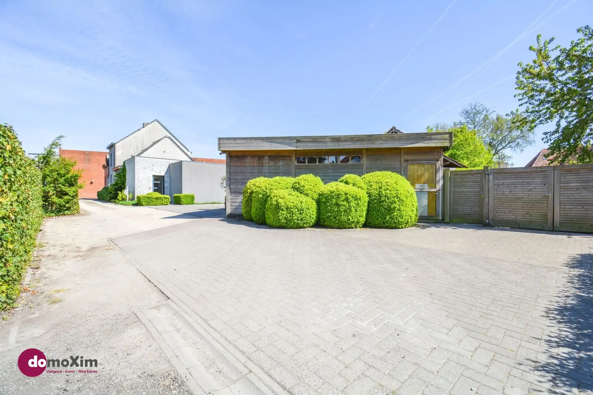 Charmante halfopen bebouwing met prachtige tuin en topligging aan de vaart foto 36