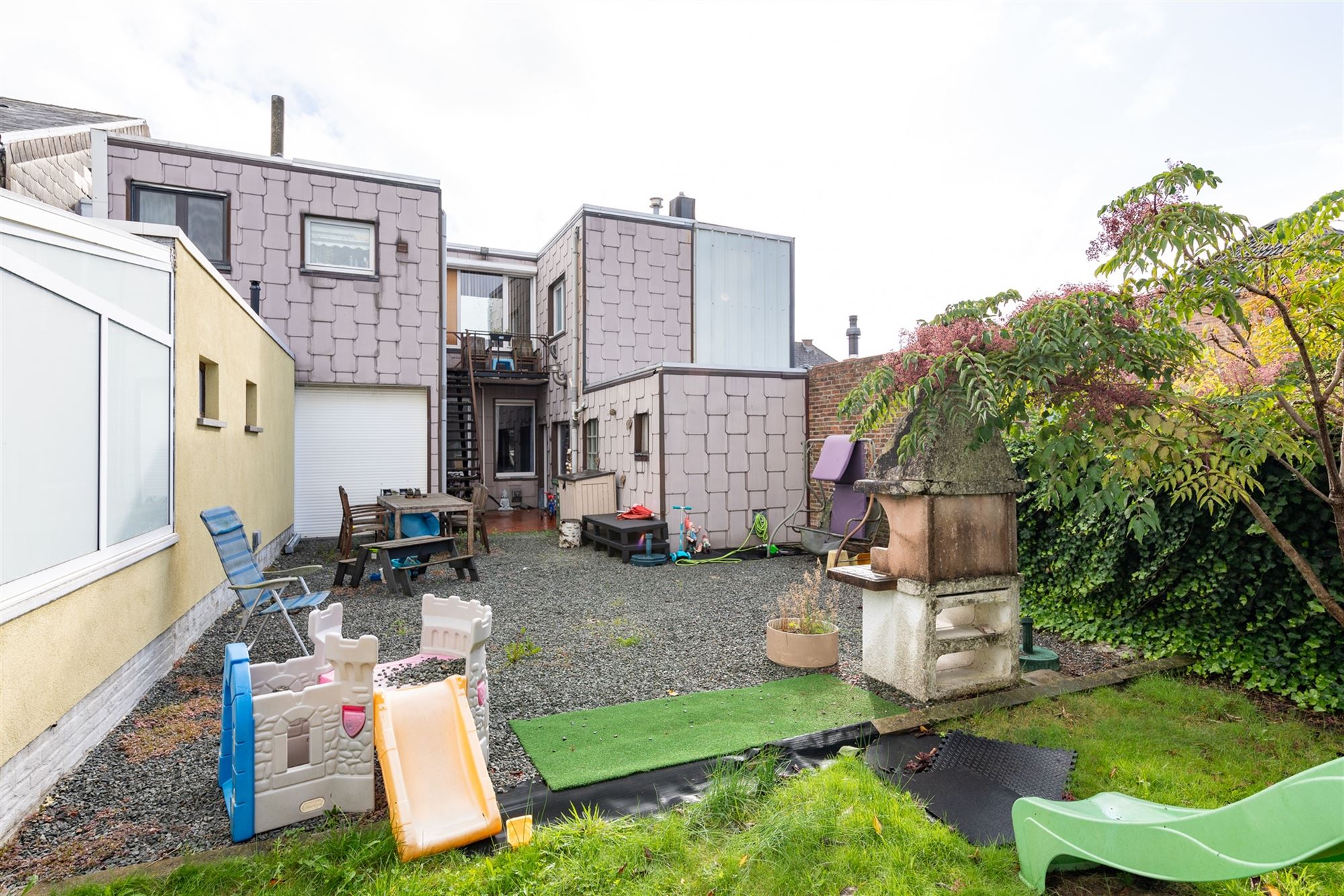 Bijzonder ruime woning met tuin en garage foto 20