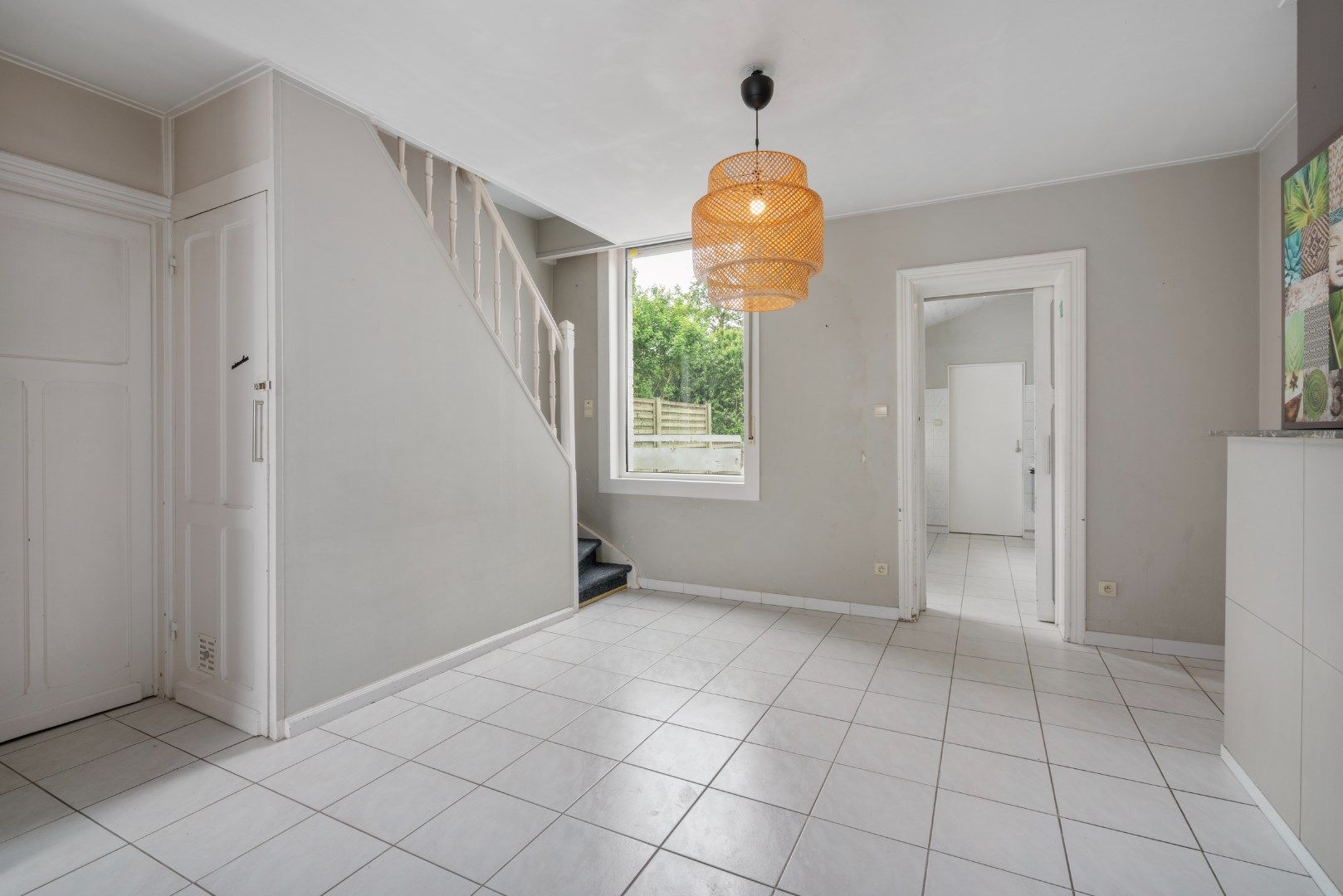 INSTAPKLARE WONING MET GARAGE EN UITWEG foto 4
