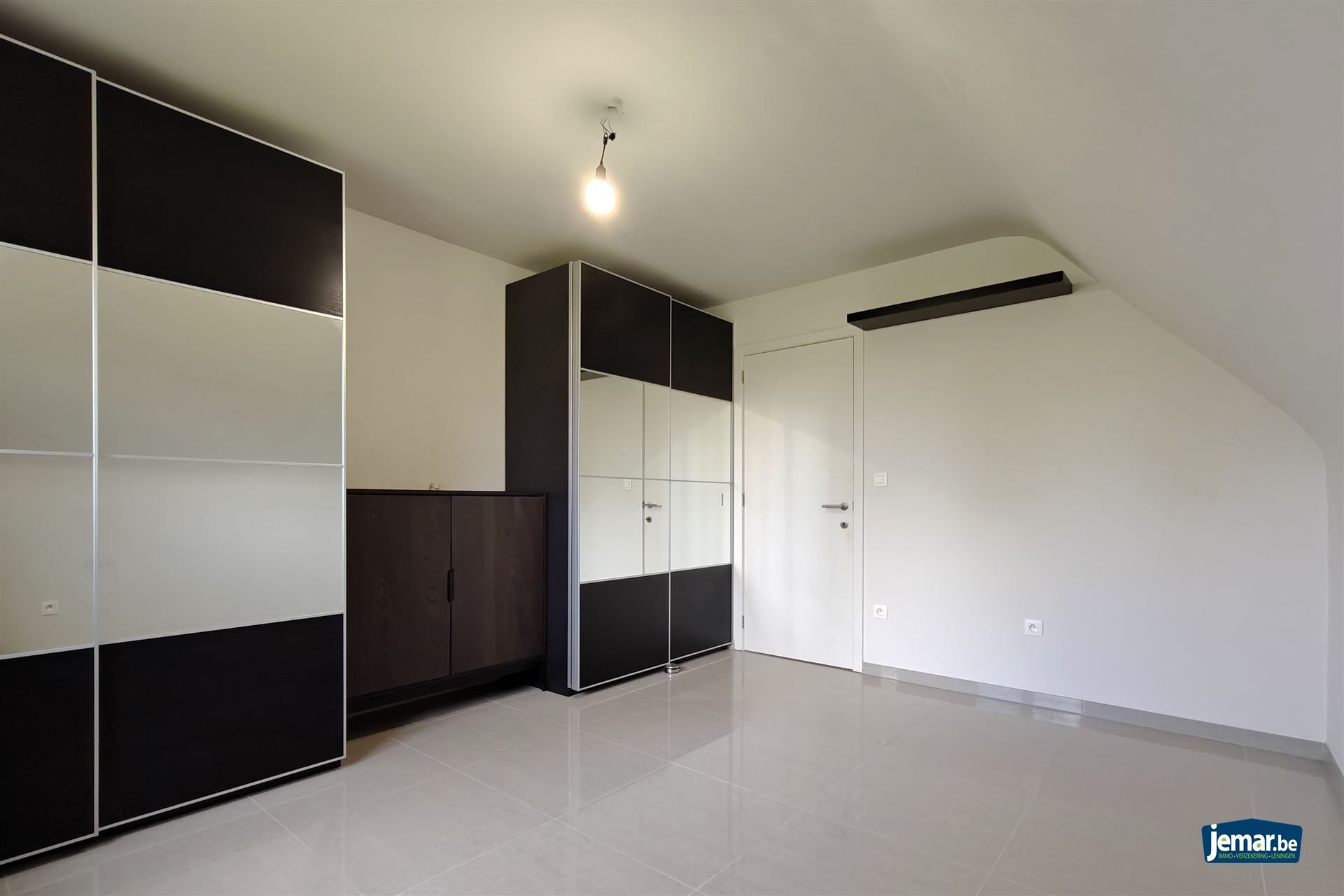 Ruime duplex (197m²) in een residentiële woonwijk te Munsterbilzen foto 15