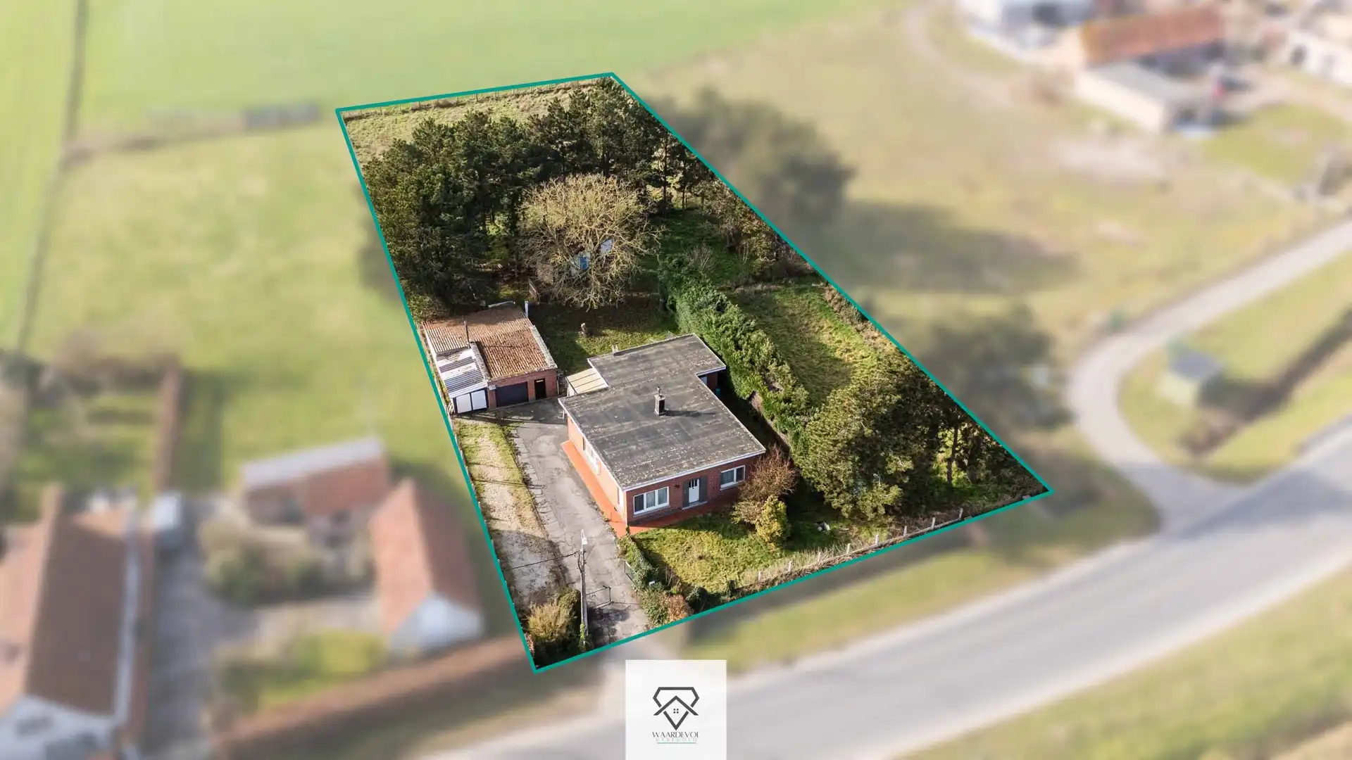 Rustig gelegen alleenstaande woning op ruim perceel van 3.130 m² foto 2