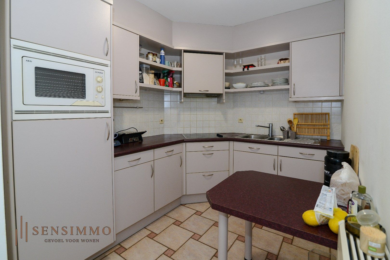 Centraal gelegen appartement in hartje Genk, ideaal voor eigen bewoning of investering! foto 8