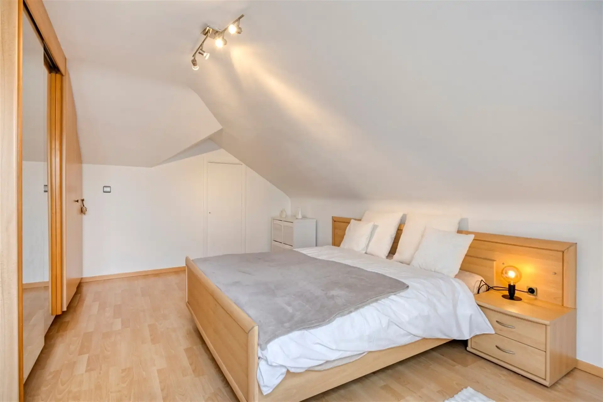 Rustig gelegen open bebouwing met moderne afwerking foto 22