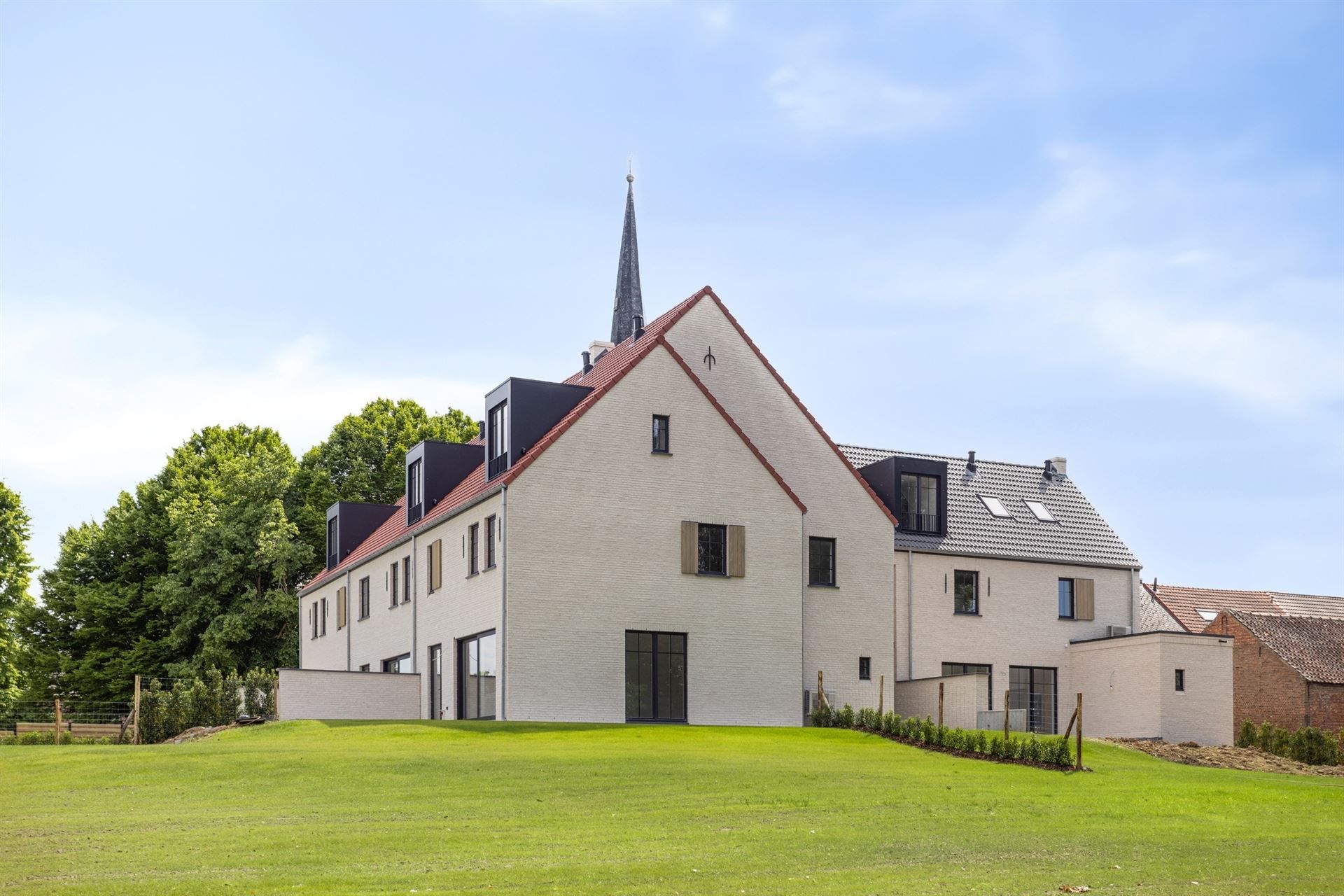 Prachtige nieuwbouw in rustige straat foto 4